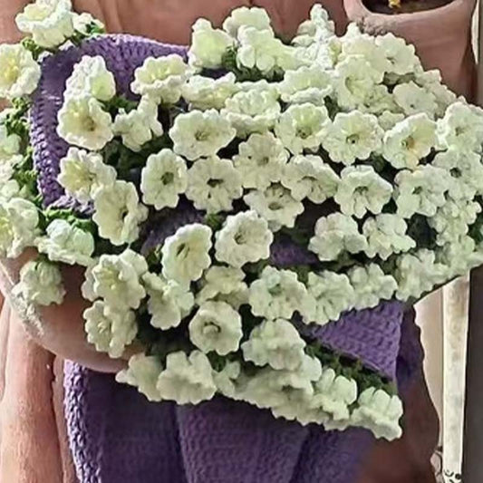 Coperta con bouquet di fiori all'uncinetto