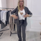 Set 2 pezzi con blazer e pantaloni a righe laterali alla moda