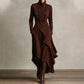 Elegante abito lungo drappeggiato asimmetrico con collo alto da donn