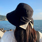 Cappello da donna con fiocco e tesa larga per proteggersi dal sole