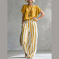 Outfit casual da donna: top semplice e pantaloni a righe a gamba larga