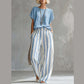 Outfit casual da donna: top semplice e pantaloni a righe a gamba larga