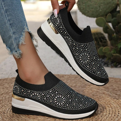 Sneakers slip-on casual da donna in tessuto a rete con strass