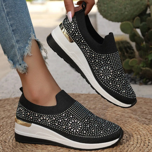 Sneakers slip-on casual da donna in tessuto a rete con strass